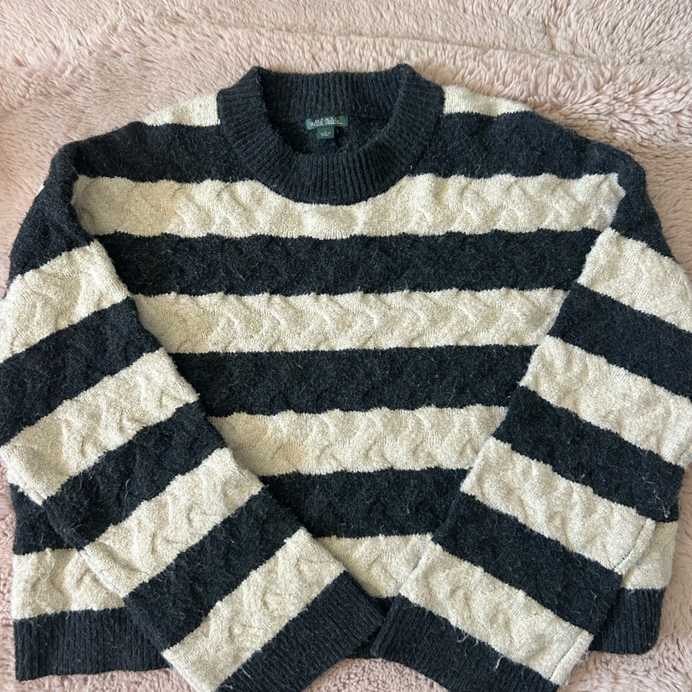 Wild Fable Charcoal and Cream Cropped Knit Sweater